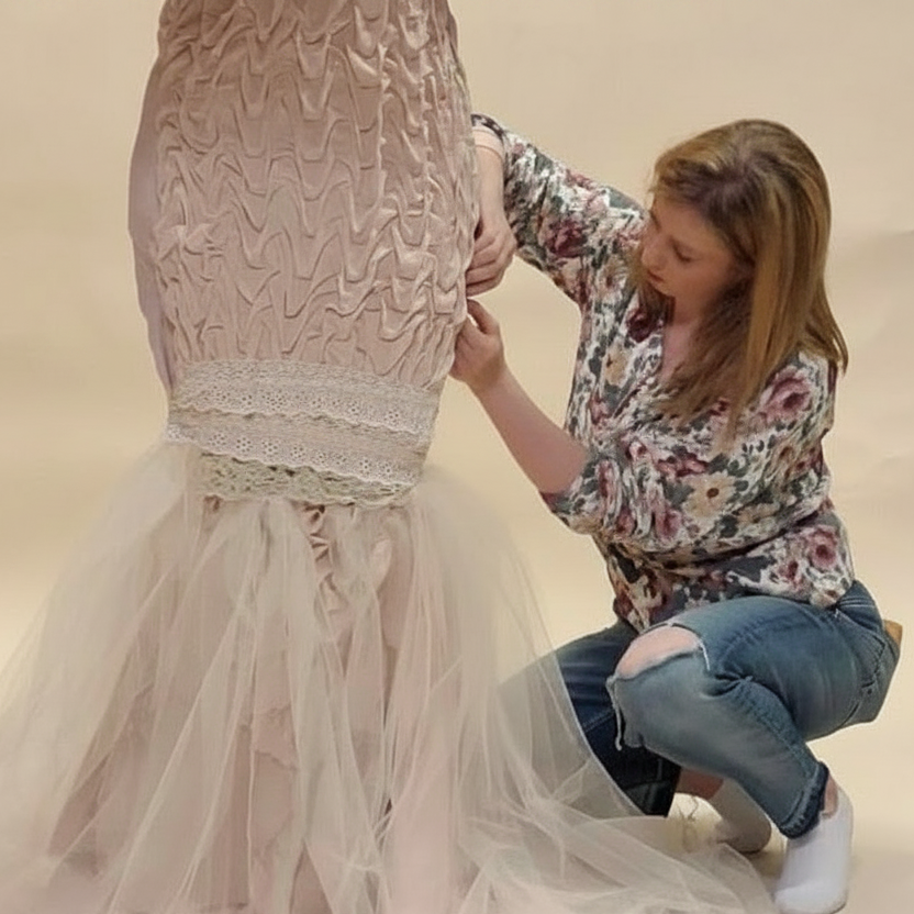 Dress with smooth lace trim